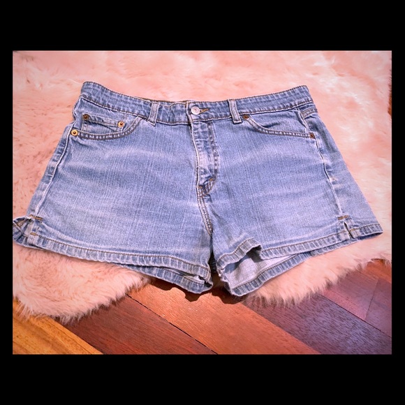 levis stretch shorts